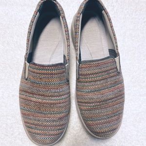 Dansko Belle Canvas Sneakers Size 39/ 8.5-9